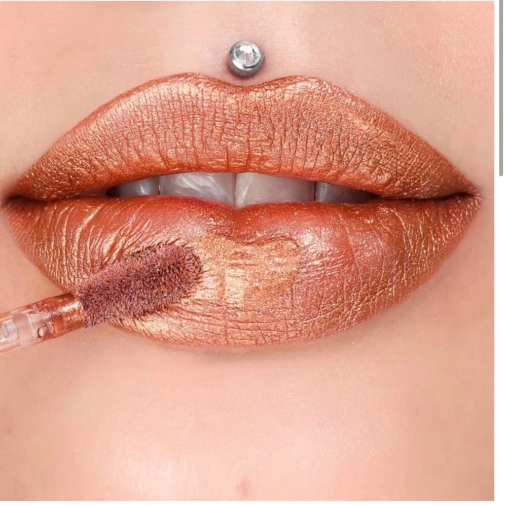 New in Box Velour Liquid Lipstick in I Gotta Go Gold